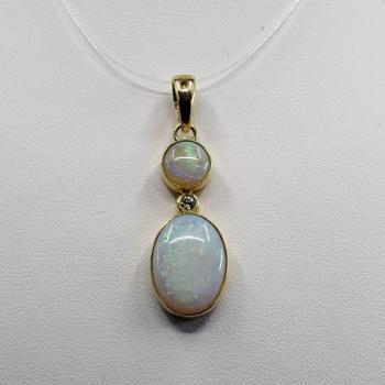 Gold pendand with opals