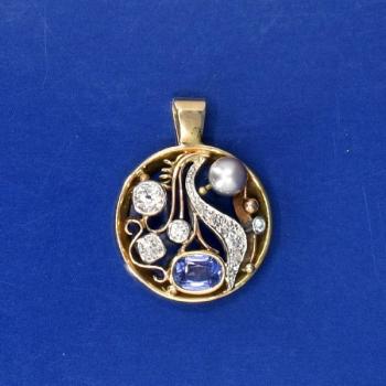 Gold pendant with diamonds, pearl and saphire