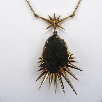 Gold pendant with moldavite