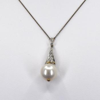 Gold pearl colier